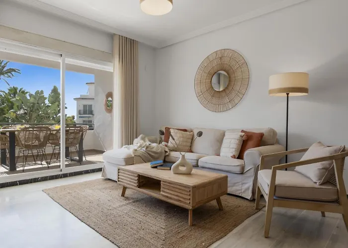 Daire Banus Rentals- 1º Linea Playa Marbella
